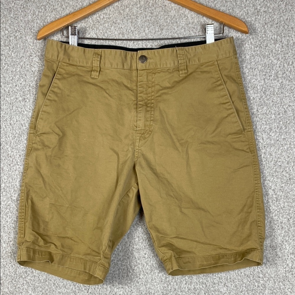 Volcom flat front tan chino shorts size 32 inseam 9" skater streetwear edgy y2k